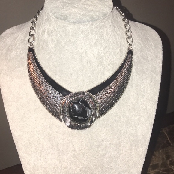 🆕 Gorgeous necklace and earrings set. - Picture 4 of 11